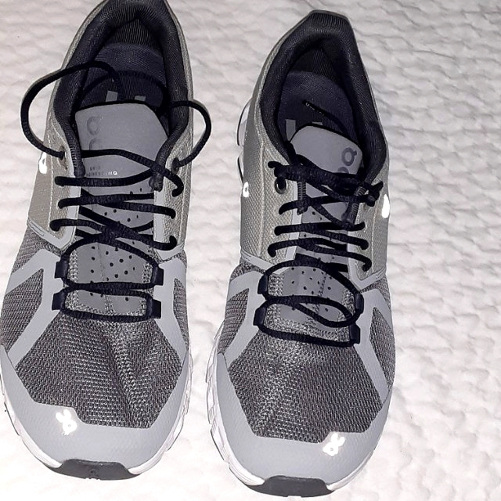 Swiss engineering cloud shoes